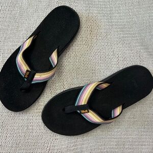 Teva flip flops - never worn (8)